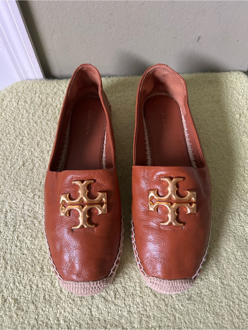NWOB Tory Burch Cognac Leather Espadrille Flats with Gold Logo